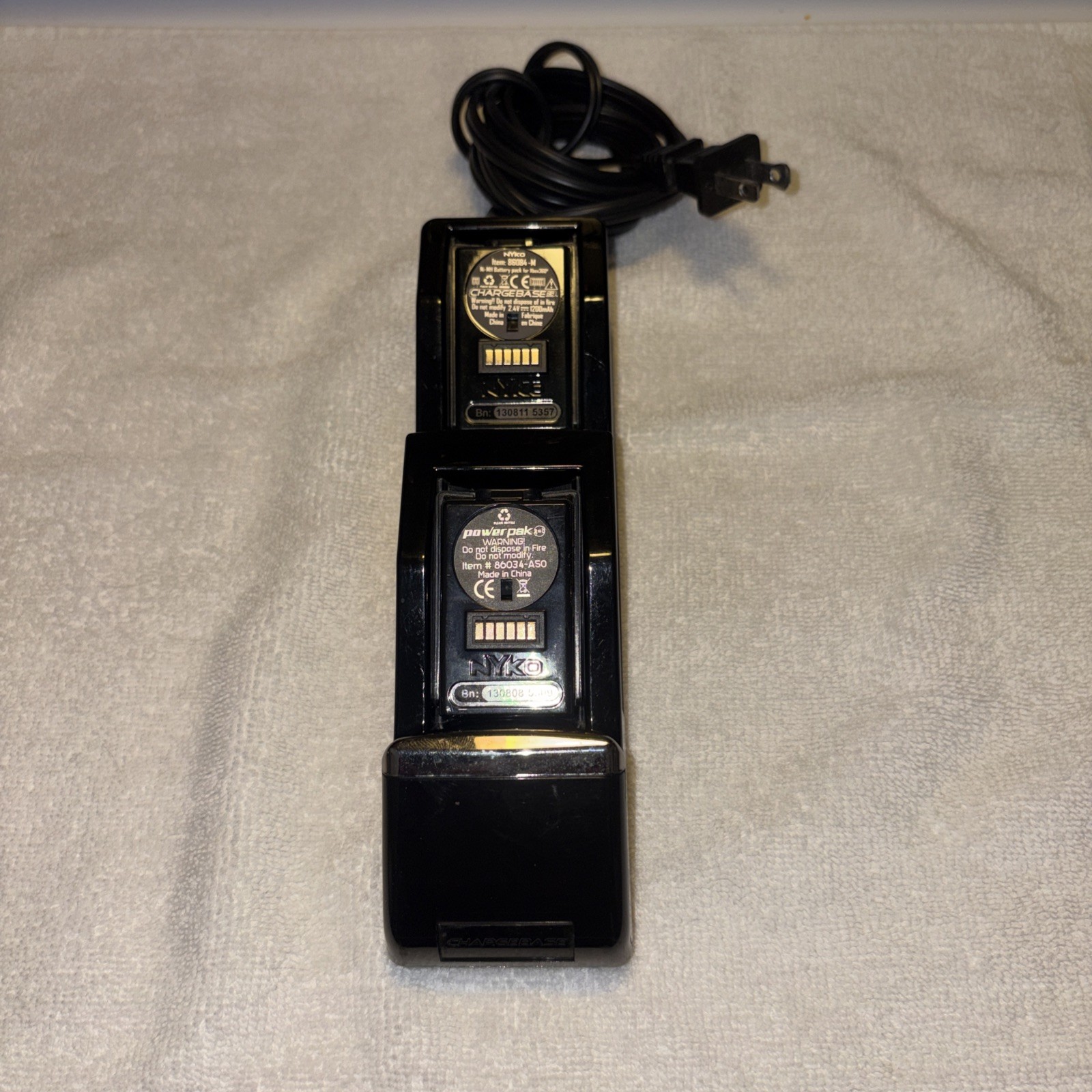 Nyko Charge Station With 2 Rechargeable Batteries