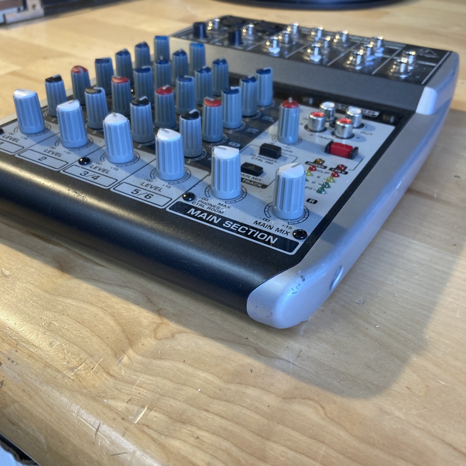 Behringer Xenyx Q802Usb Mixer No Cords