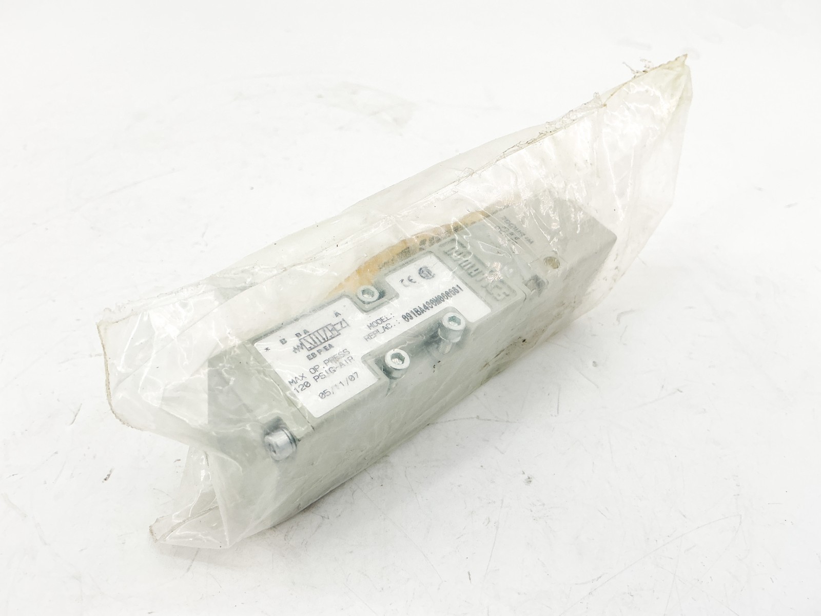 New Numatics 091BA400M000061 Solenoid Valve 120PSIG 24VDC 2.5W