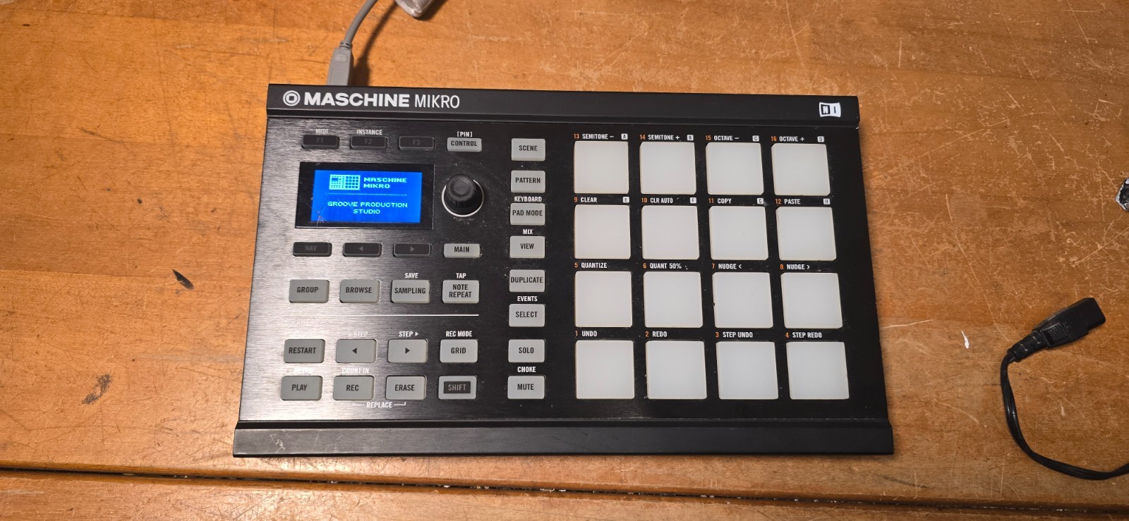 Native Instruments Maschine Mikro MK2 Black Groove Production Controller