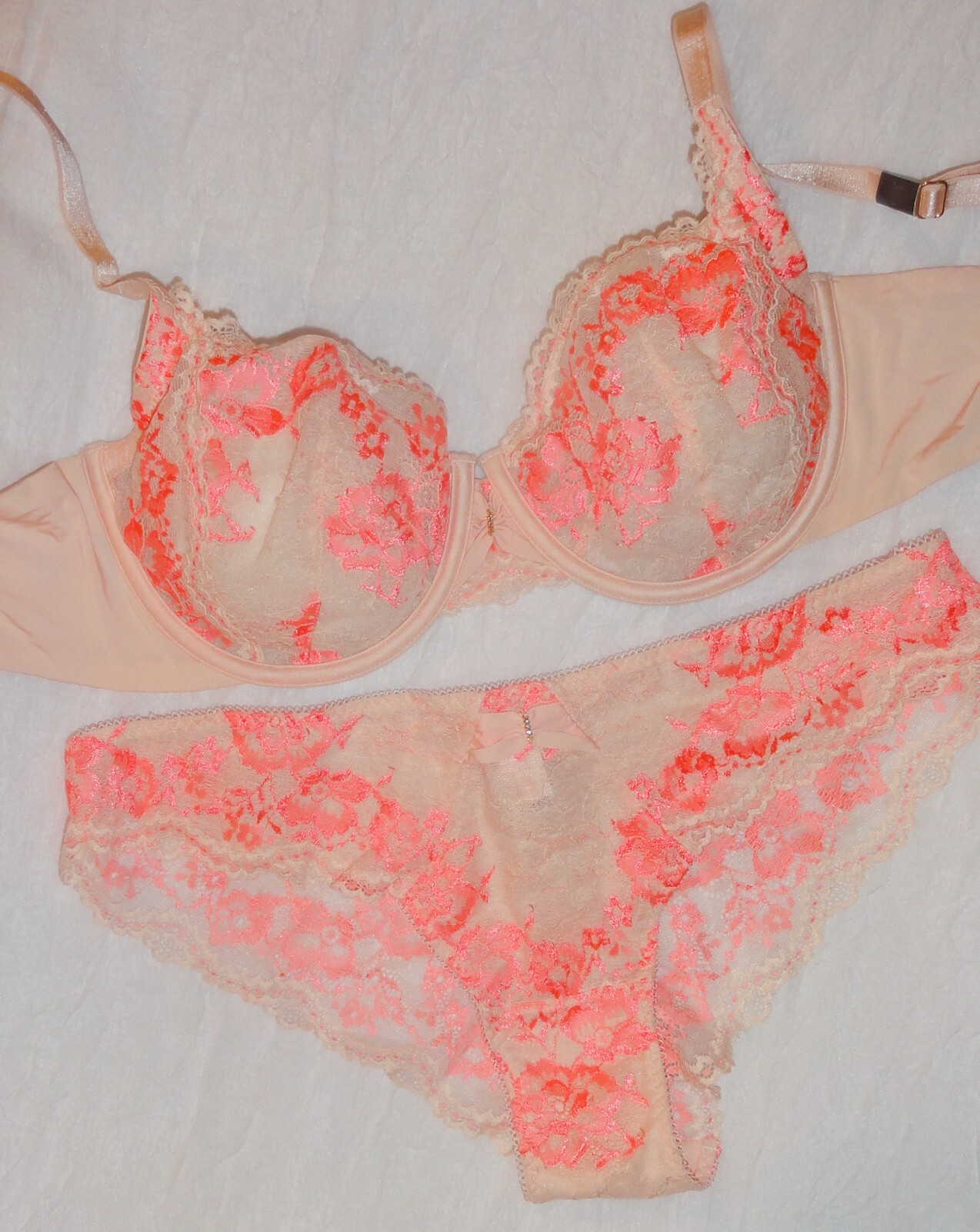 32DD , S NWT Victoria's Secret DesireSet Unlined Demi Bra, Cheekini Bikini Panty