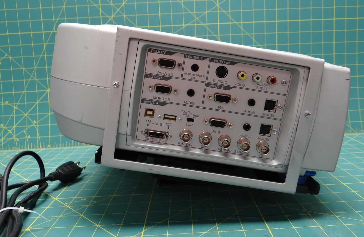 Sony LCD Data Projector Model VPL-PX20 100-240V 2.9-1.2A