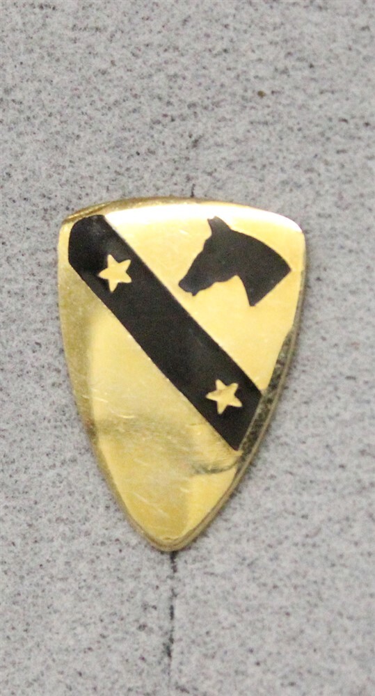 U.S. Army DI Pin: Headquarters, 1st Cavalry Division - c/b, S21