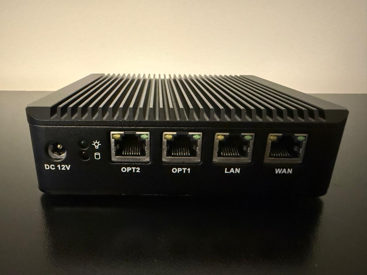 PROTECTLI FW4A with RAM 8GB and mSata 256GB The Vault 4 - Lab Firewall Appliance
