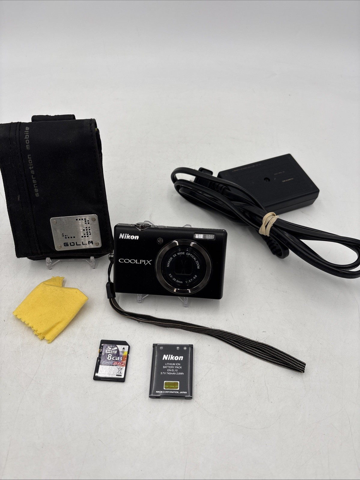 Nikon Coolpix S570 12 MP Digital Camera -Charger SD Card Battery Case Tested