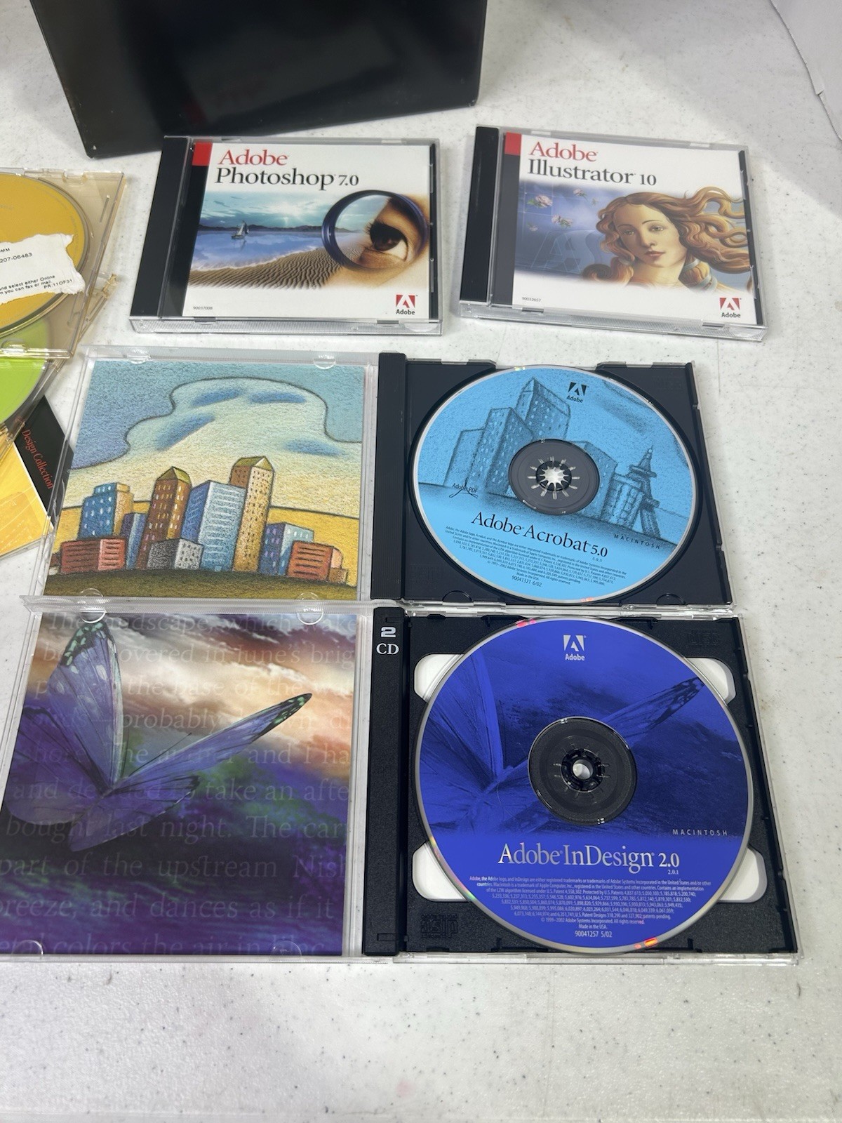 Adobe Design Collection MAC - RETAIL - Photoshop 7, InDesign 2, Illustrator 10