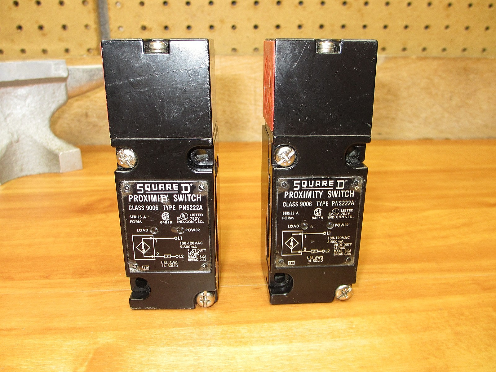 Square D 9006 PNS222A *NEW* Proximity Switch Sensor