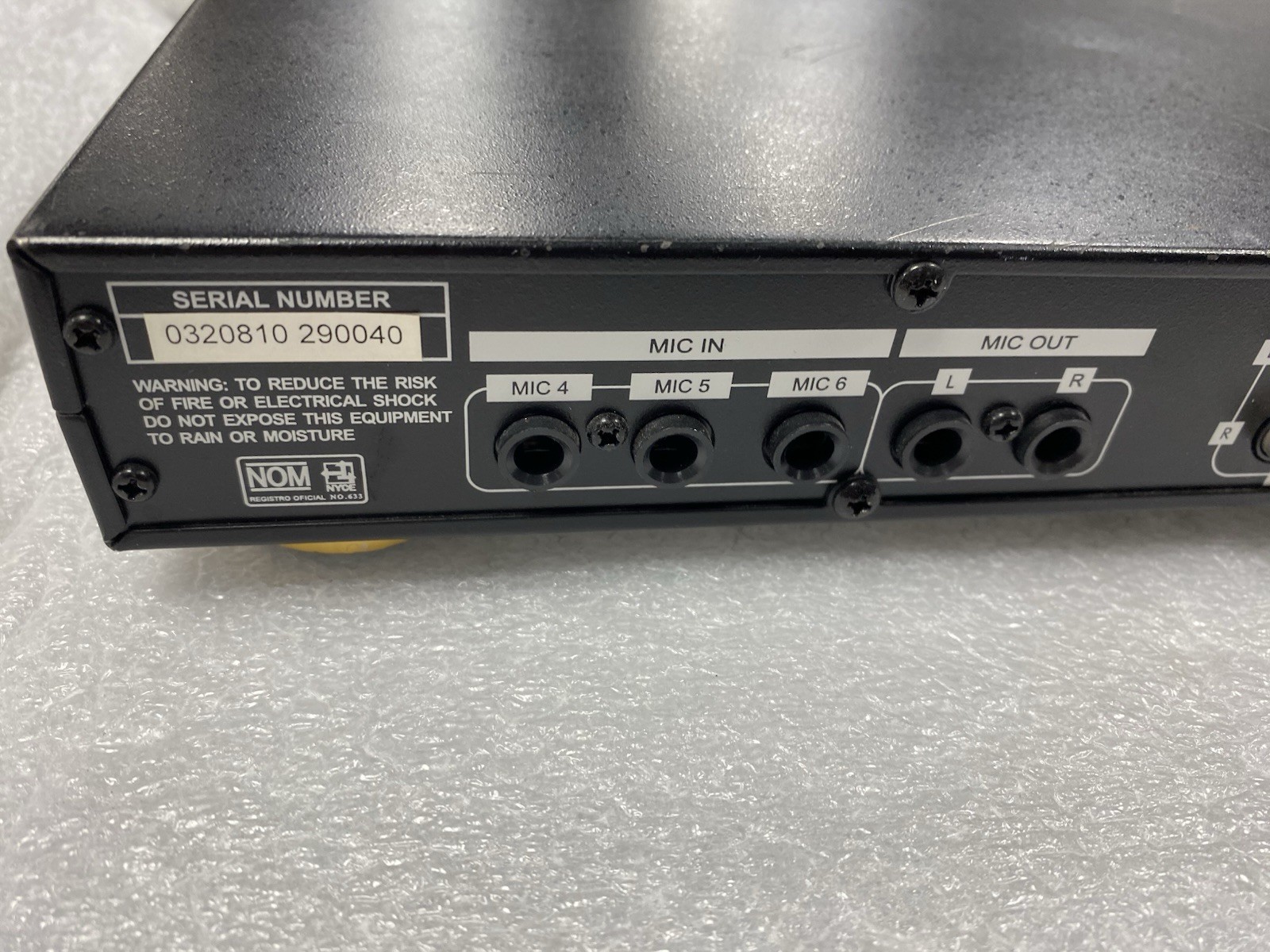 VocoPro DA-1055 Pro 6 Channel MIC. Mixer With Dual Equalizer