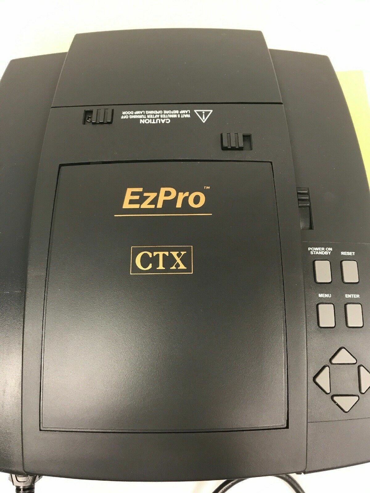 CTX EZPro 580 LCD PROJECTOR w/ CASE, CORDS, ADAPTERS (PREOWNED)
