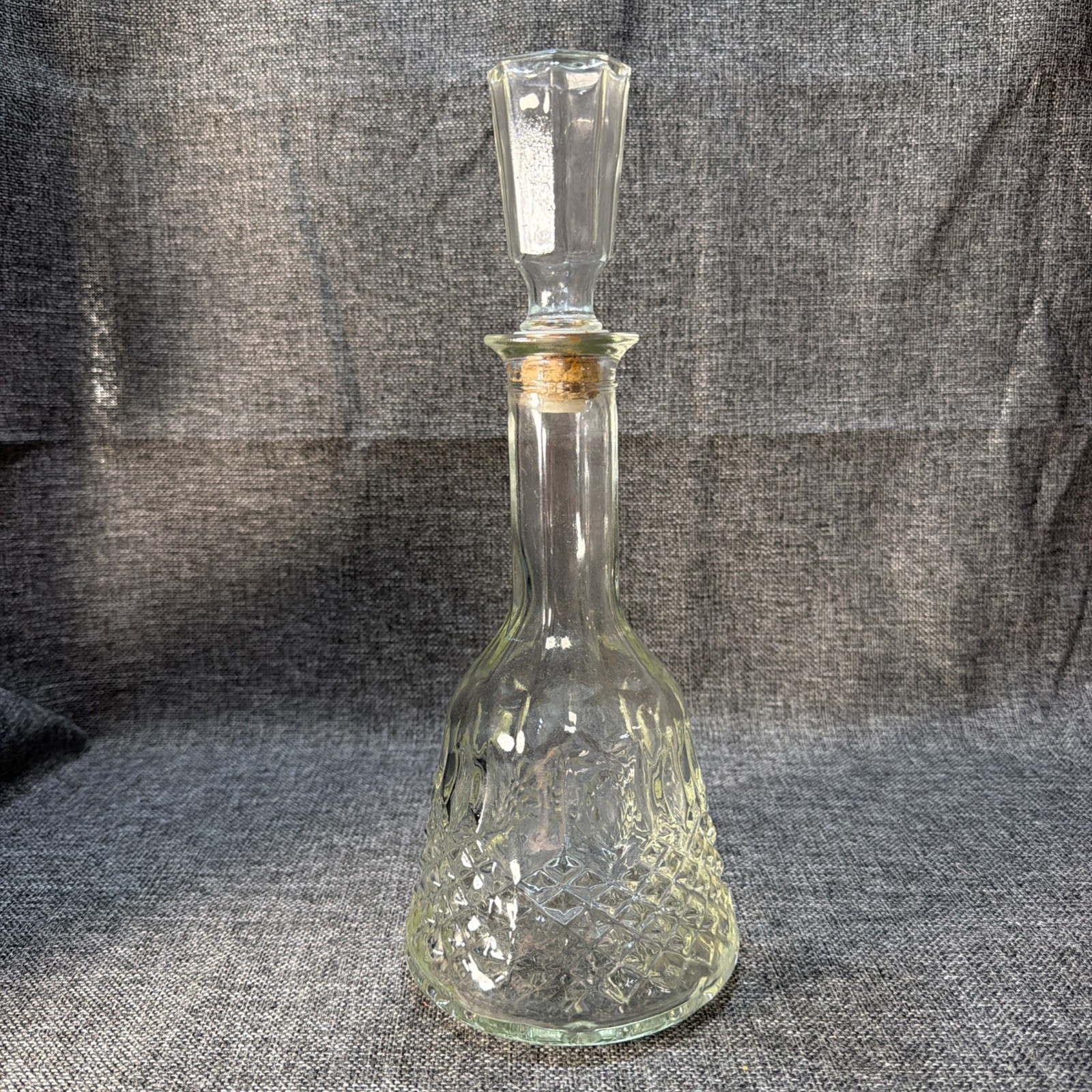 VTG Mogen David Wine Decanter Clear Glass Diamond Bottle with Stopper 1982