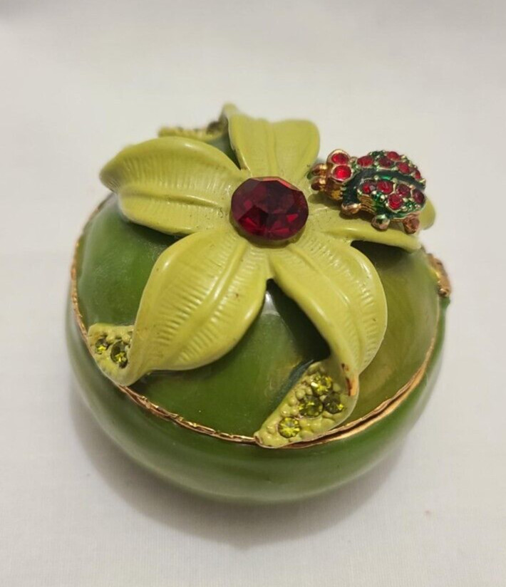 Orrefors pills box with flower and ladybug