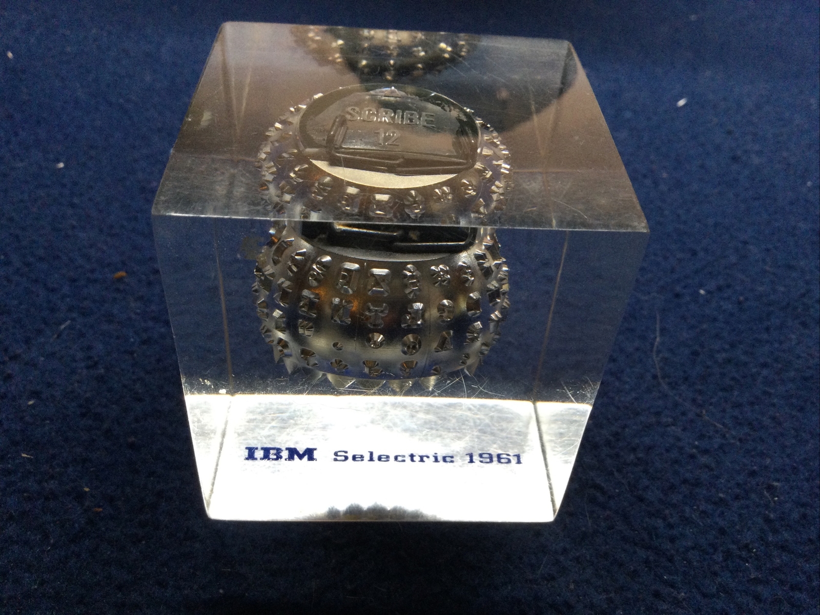 1961 IBM SELECTRIC TYPEFACE ADVERTISING LUCITE CUBE PAPERWEIGHT TYPEWRITER BALL