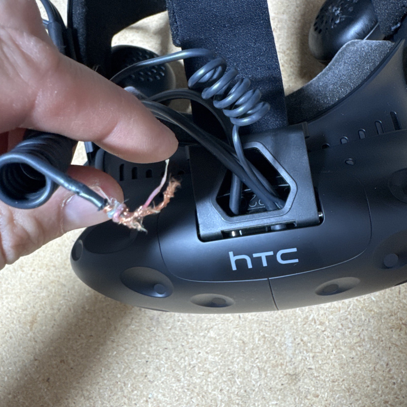 HTC Vive Virtual Reality Headset Bundle Untested