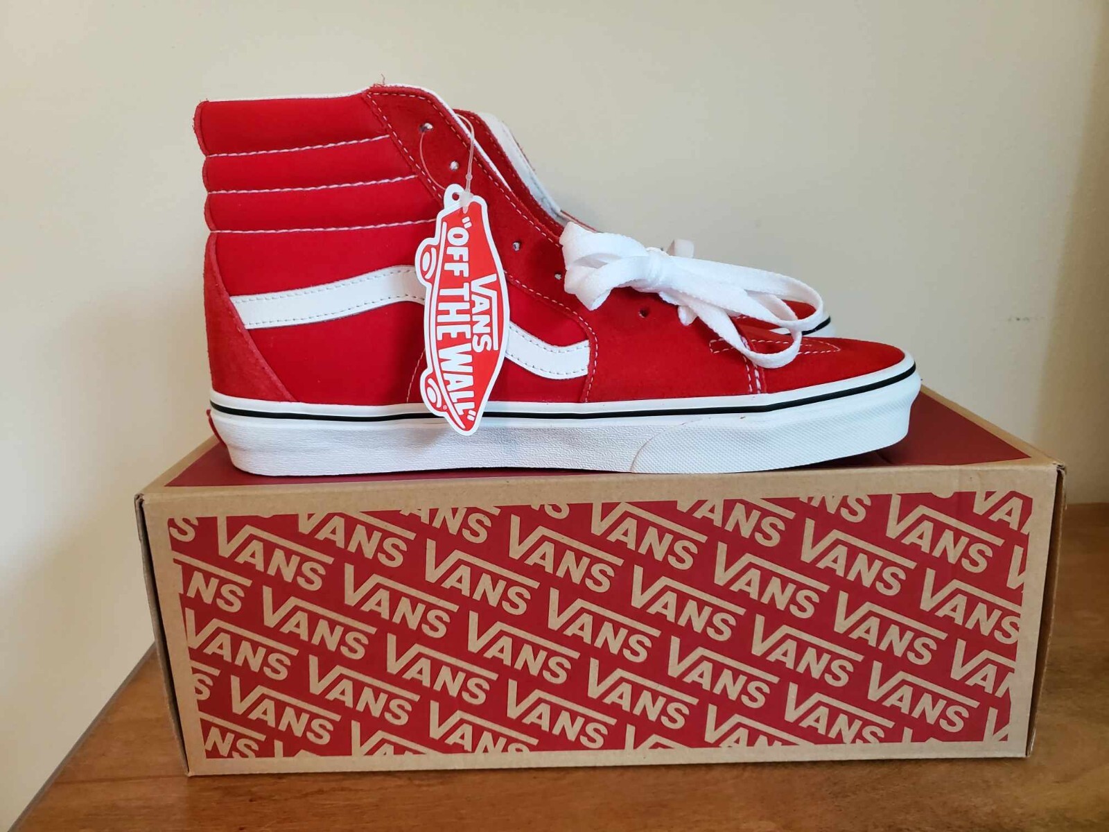 Vans Red Unisex Sk8-Hi Shoe  9.0M/10.5W - Brand New in Box