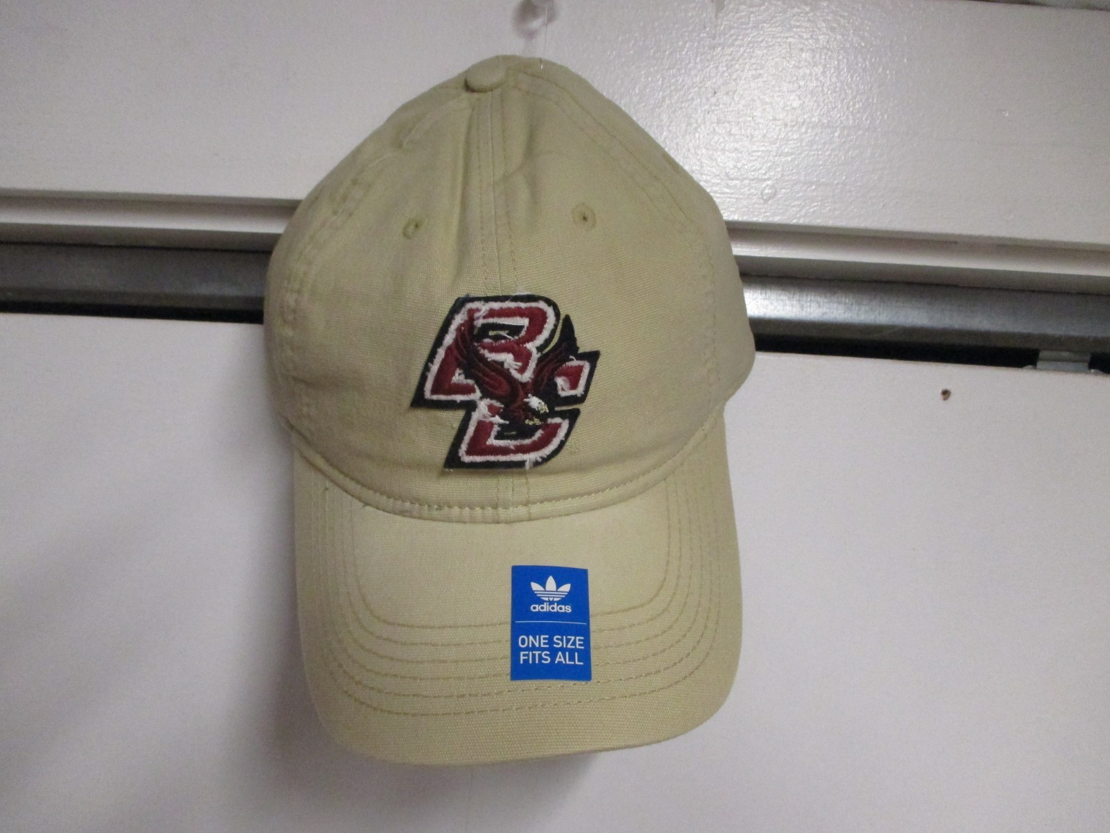 BOSTON COLLEGE EAGLES FLEX FIT HAT BY (ADIDAS) NWT ONE SZ FITS ALL, BEIGE 2 LOGO