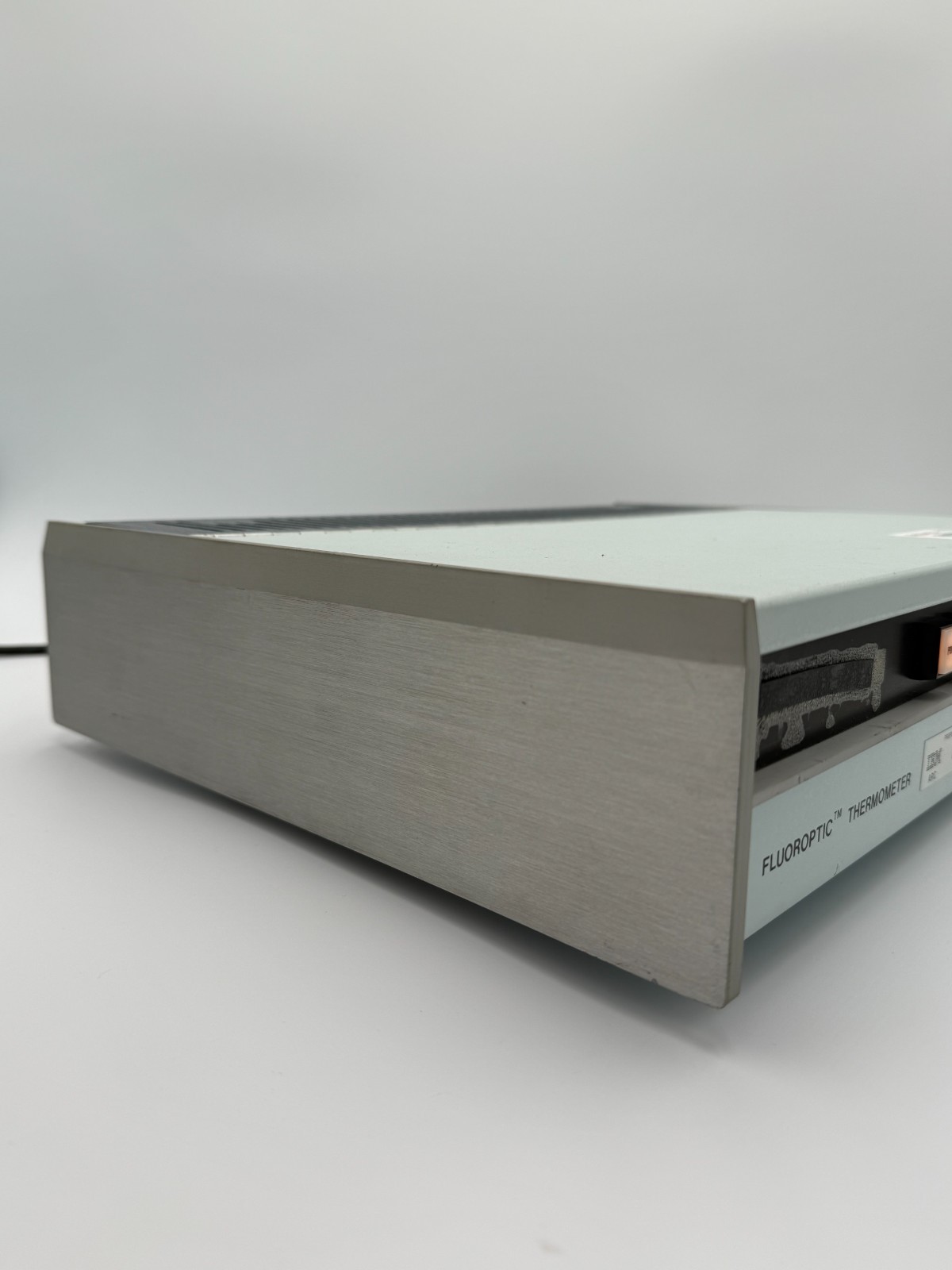 Luxtron Fluoroptic 100 A A R Thermometer