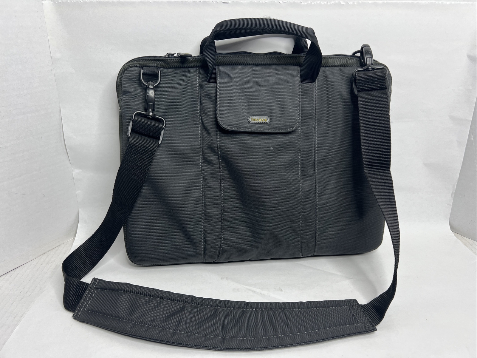 Black Nylon Brief Laptop Travel Bag 15” Crossbody Padded Bag By Incase