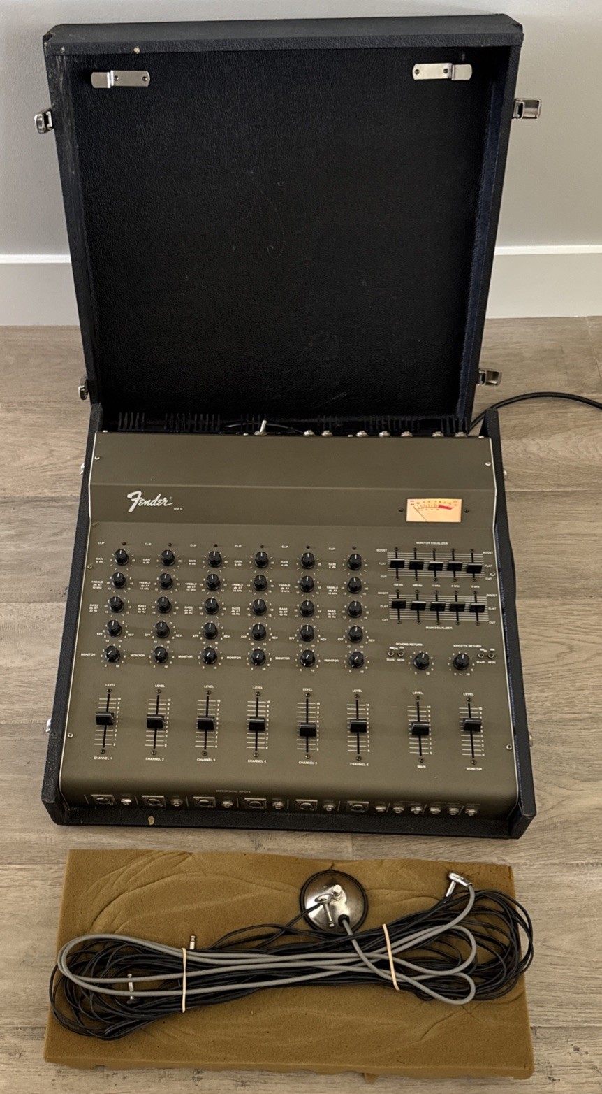 Fender MA6 Audio Mixer 6 Channel Graphic Equalizer Studio Amplifier Powers On