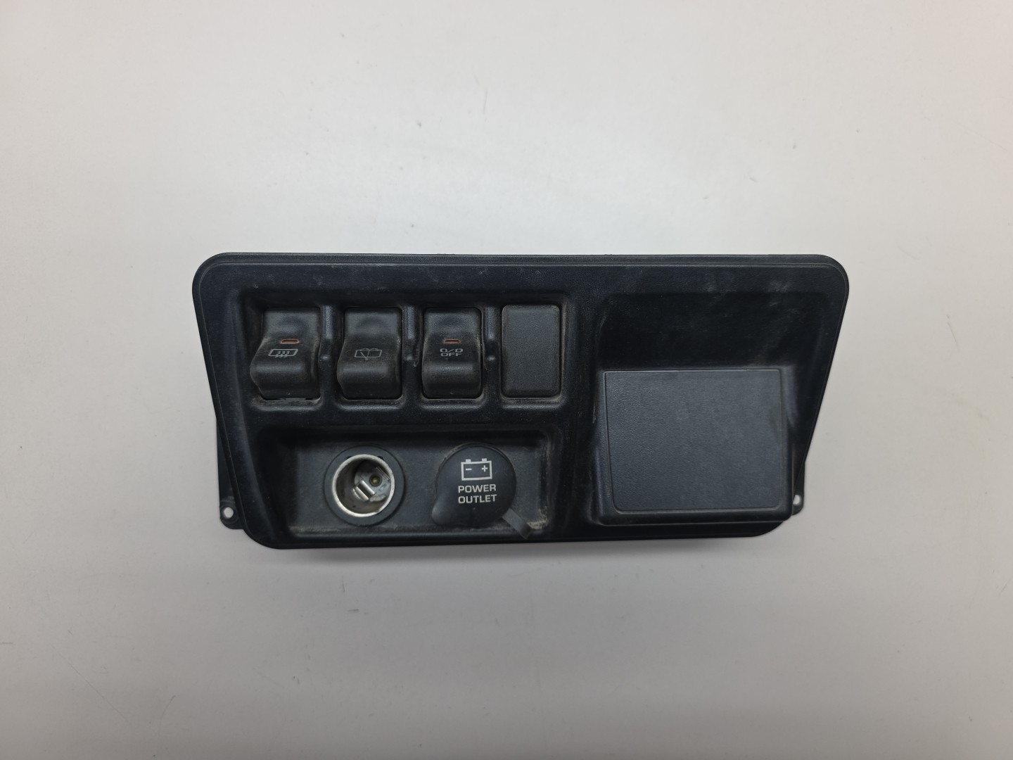 03-06 Jeep Wrangler TJ Power Outlet Defrost Rear Wiper Overdrive Off Trim Bezel