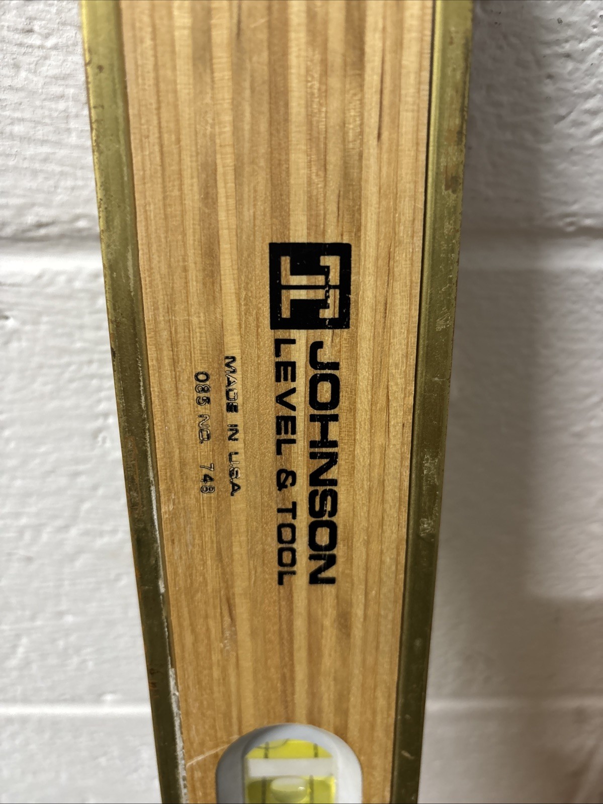 JOHNSON LEVEL & TOOL NO.748 4ft LEVEL WITH CASE