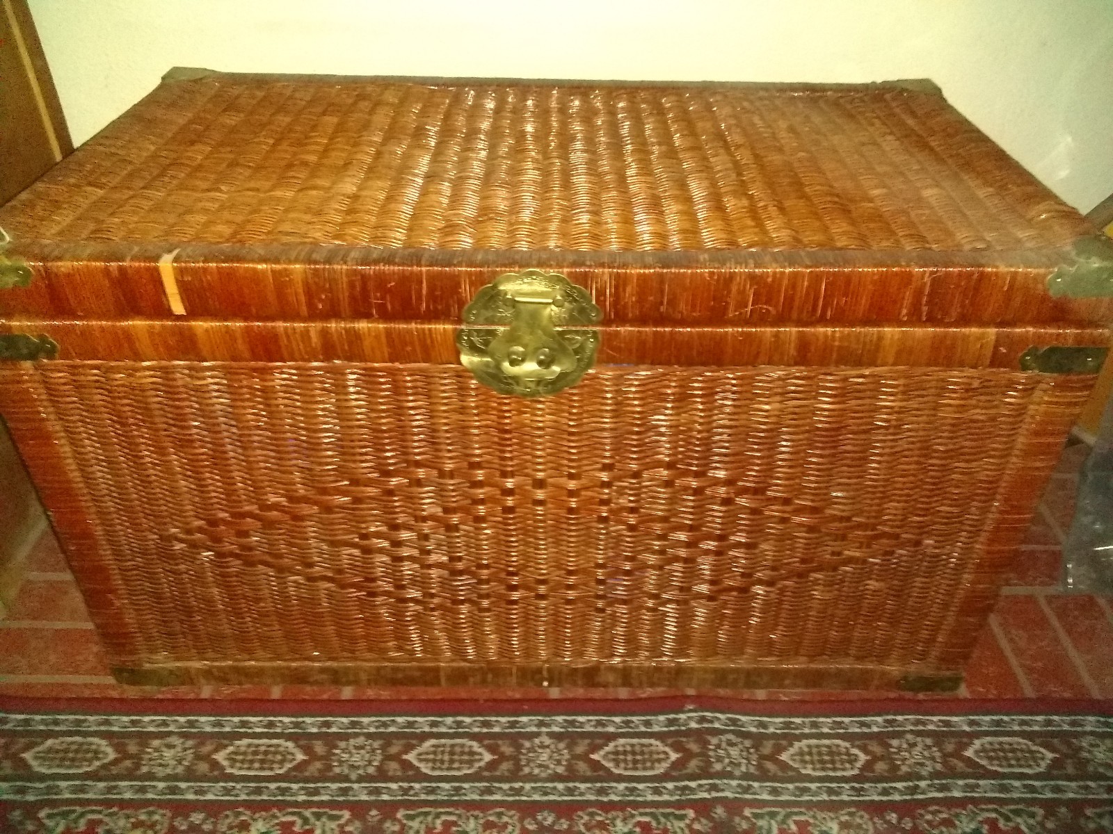 Large Vintage Wicker Rattan Blanket Clothes Chest With Brass Hardware
