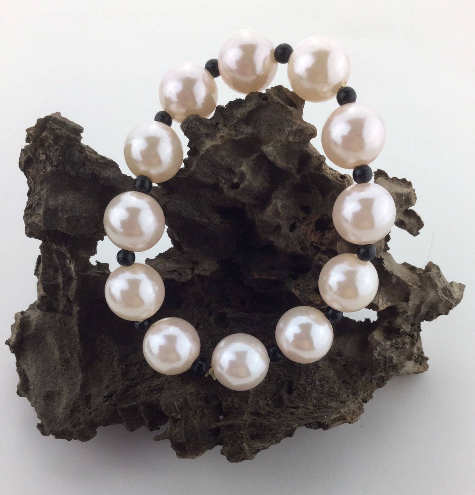 Pale Pink And Black Beaded Stretchy Bracelet