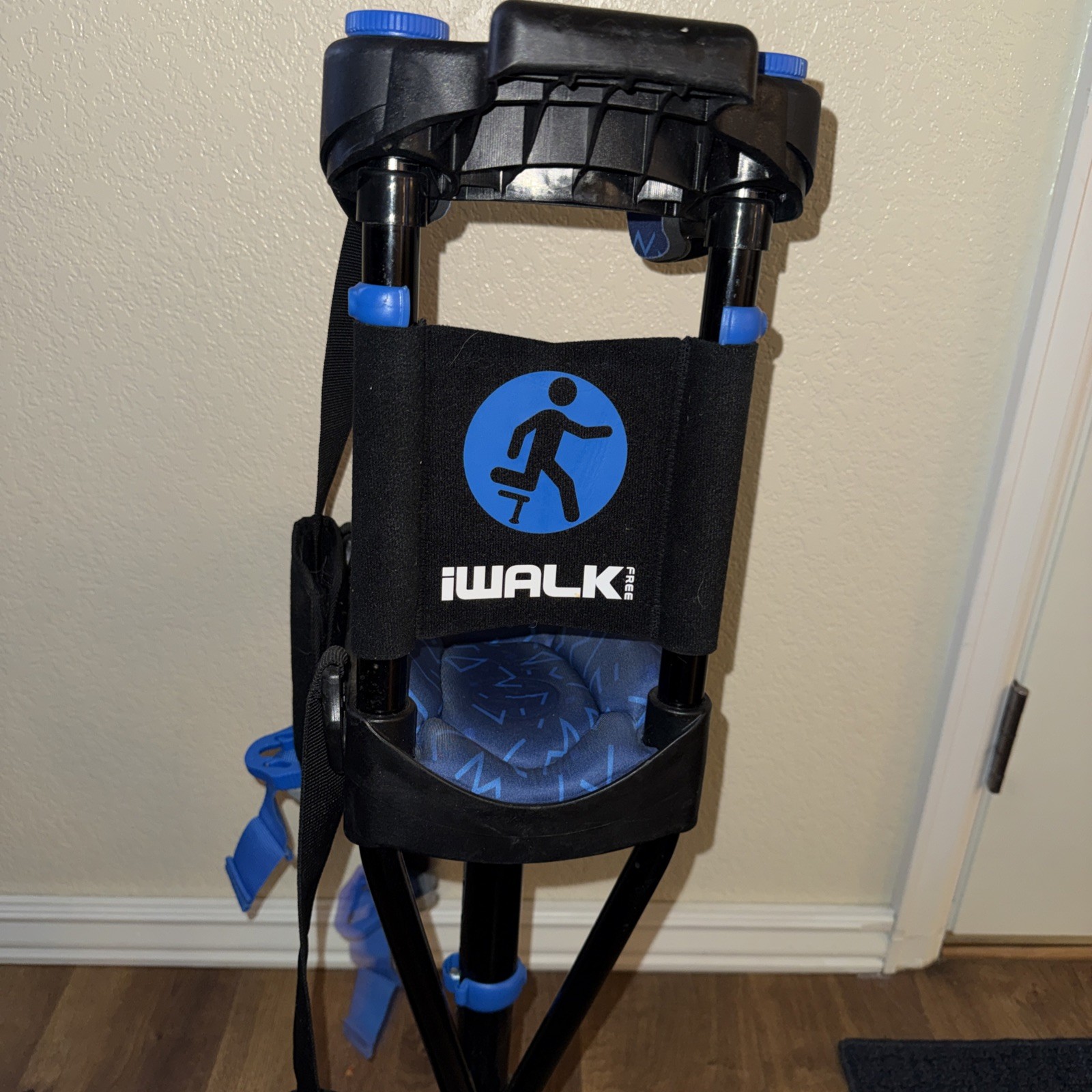 iWALK 3.0 Hands Free Knee Walking Walker Assist Crutch Good Condition Complete