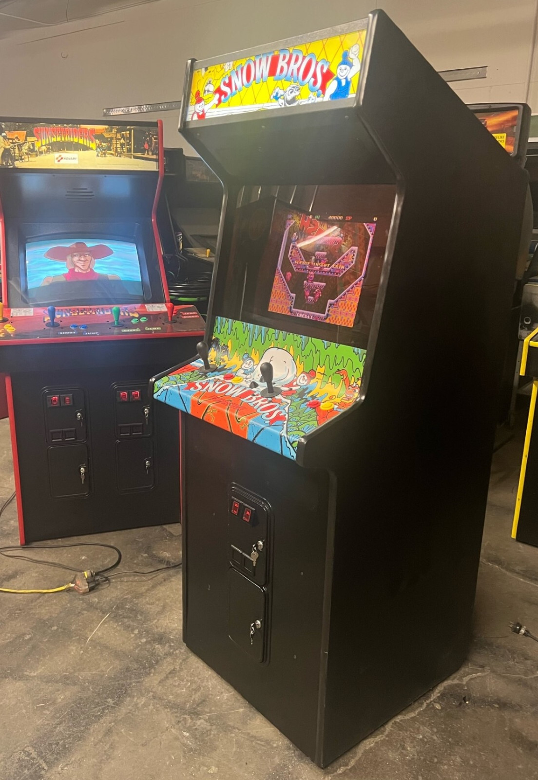 SNOW BROS ARCADE MACHINE by TOAPLAN 1990 (Excellent Condition) *RARE*