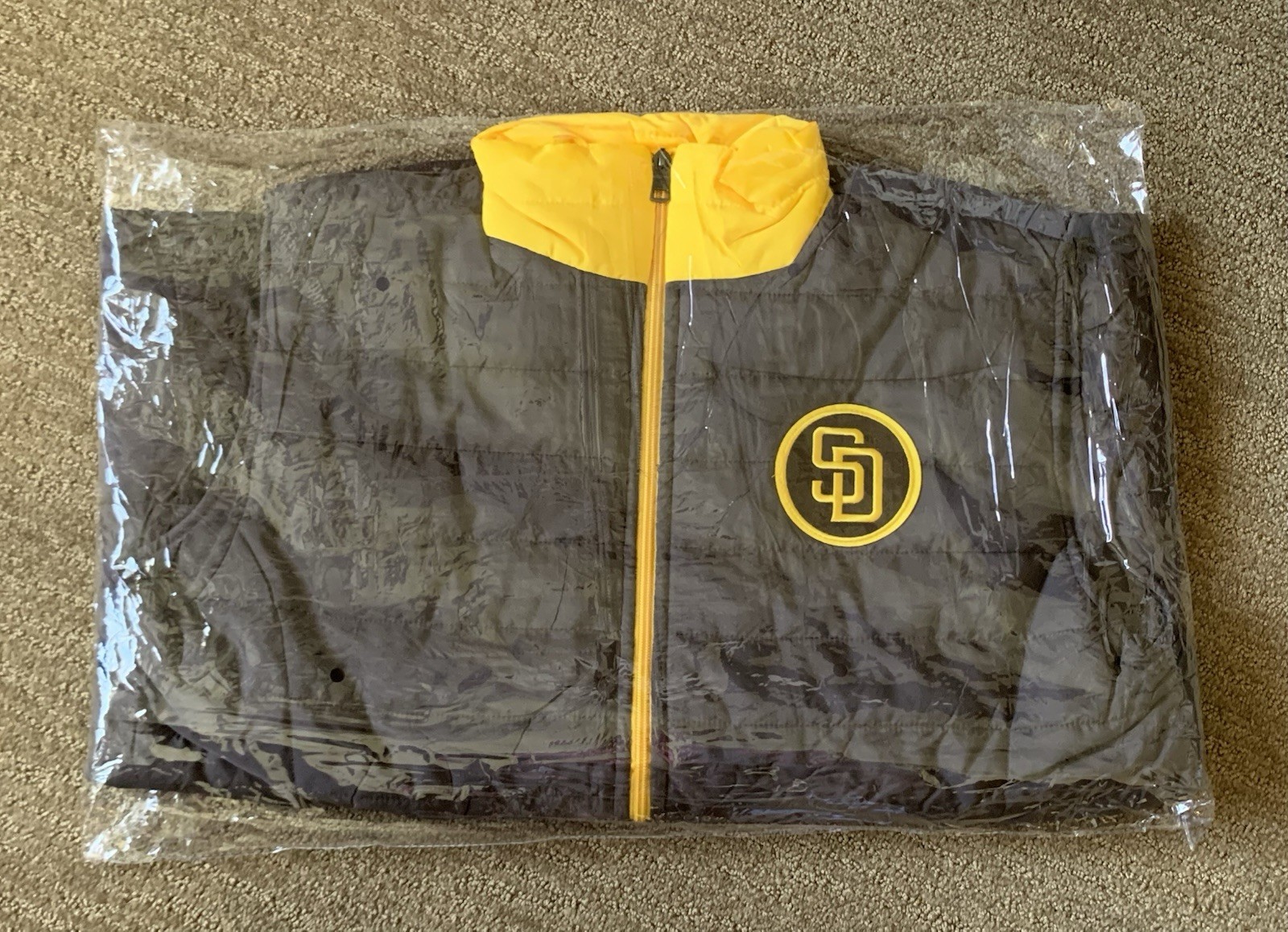 🟫🟨 New *XL* San Diego Padres MLB Puffer Vest Brand New Factory Sealed