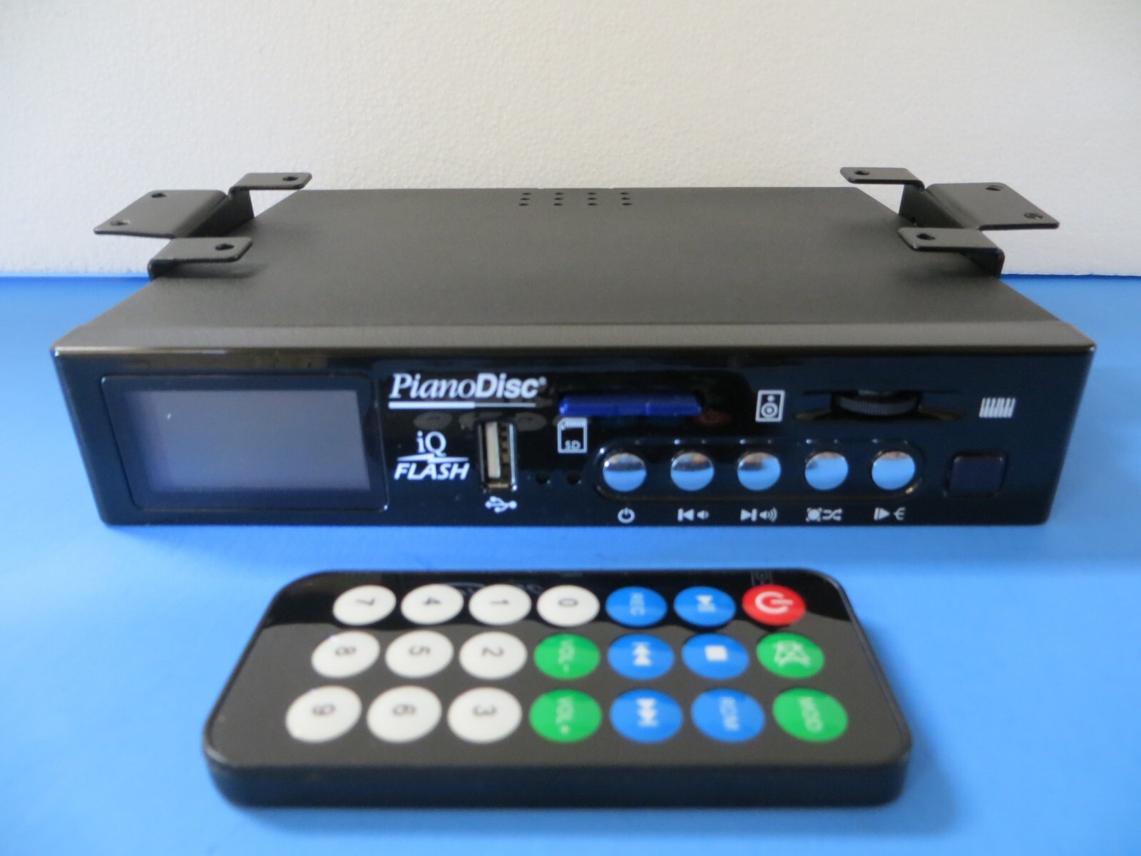 PianoDisc iQ Flash Control Unit With Remote & AC Adapter & SD Card