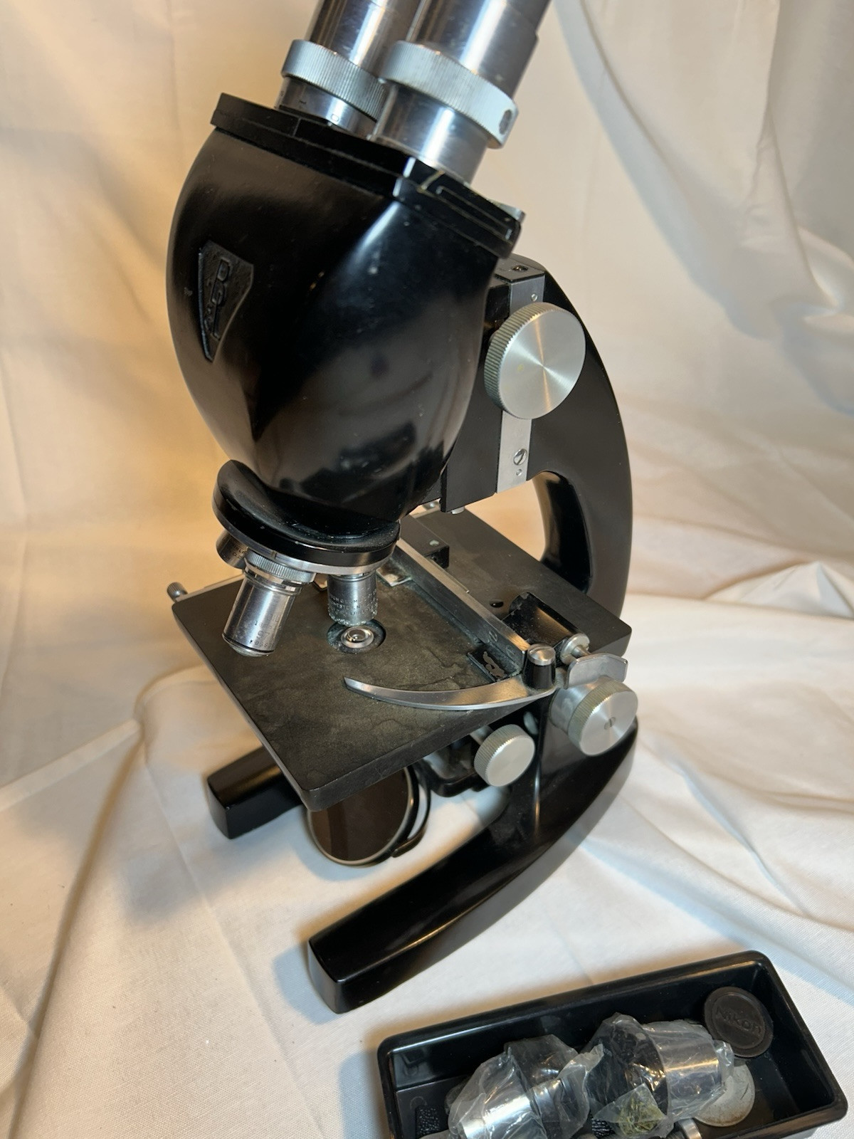 Vintage Bausch Lomb Microscope Dual Eyepiece 3 Objectives DD8926