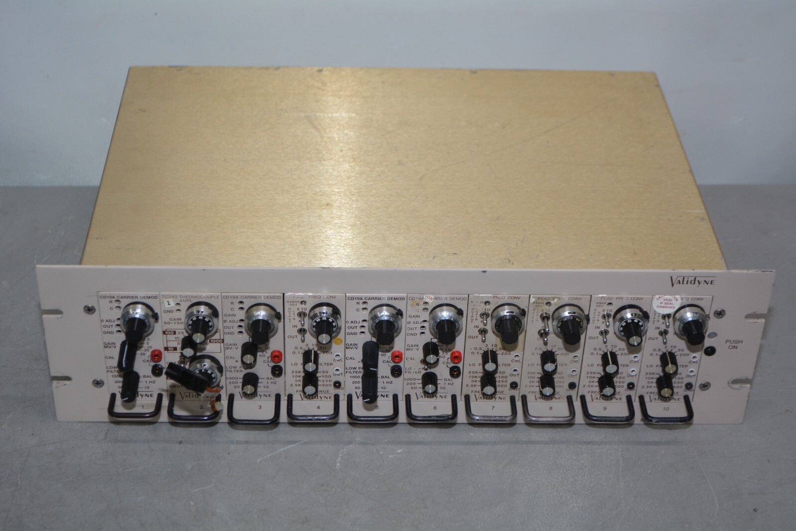 ^ Validyne MC1-10-W-1-A Chassis W/ Modules #X4251