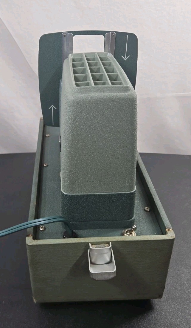 Vintage Argus 300 Automatic 35mm Slide Projector Tested Working w/ Case