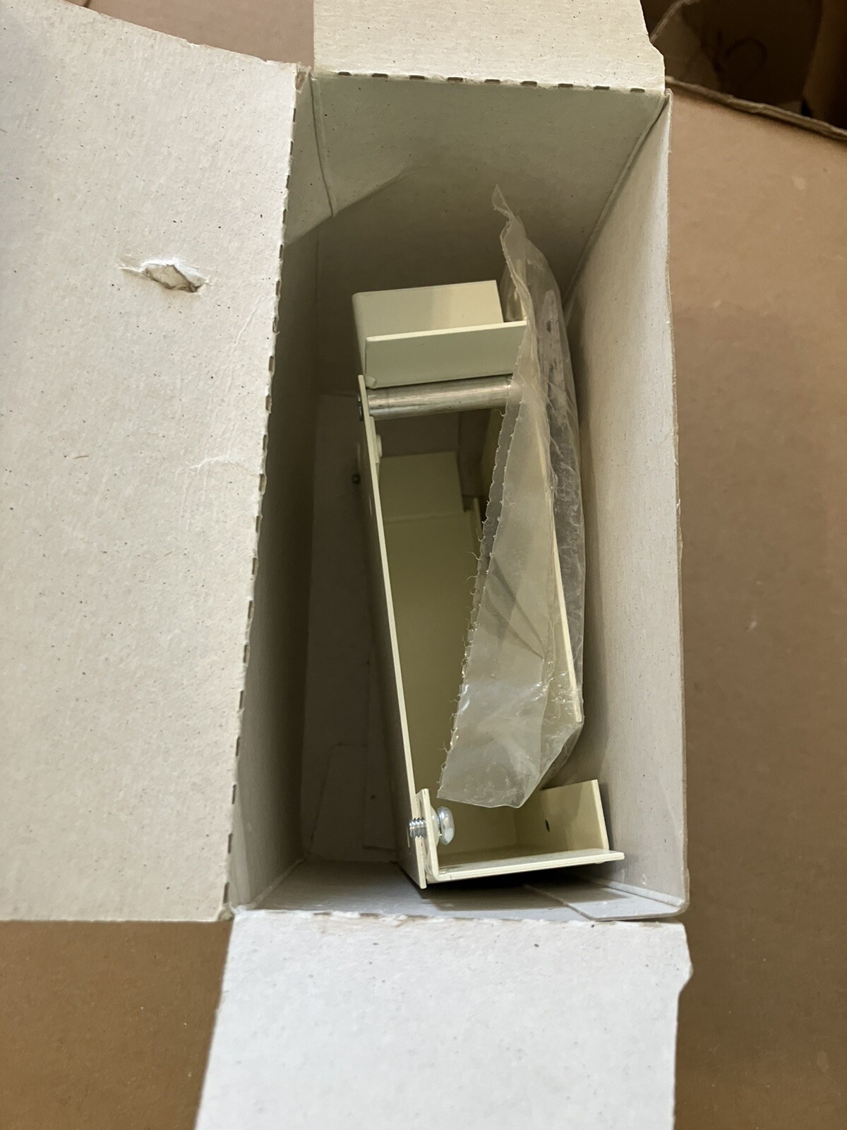 Legrand V4011 Flat Elbow,Ivory,Steel,Elbows