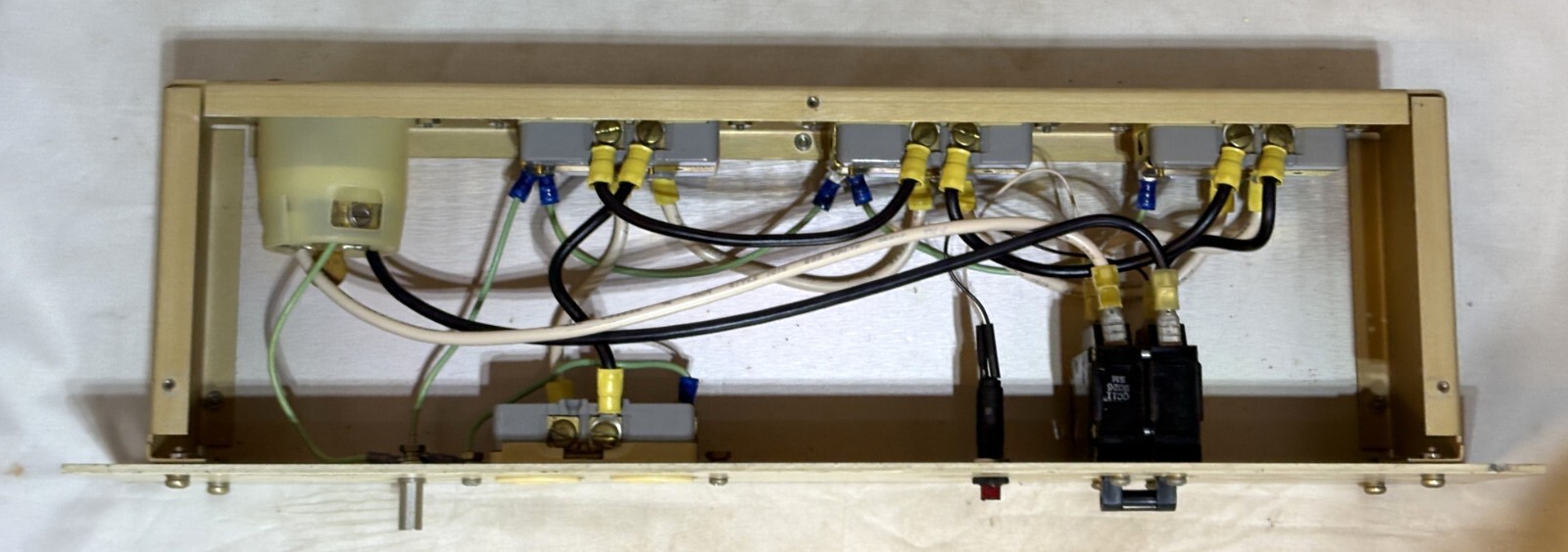 POWER DISTRIBUTION PANEL FOR 19 INCH RACK
