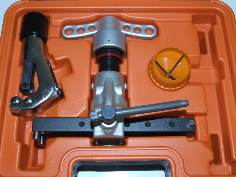 REFRIGERATION / AIR CONDITIONING FLARING TOOL KIT WITH REAMER & CUTTER CH-706AL