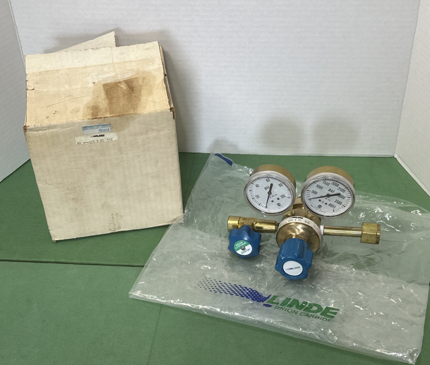 Linde Union Carbide Gas Regulator ~ B9 UPE 3 75 540 ~ New -Open Box ~ Ships Free