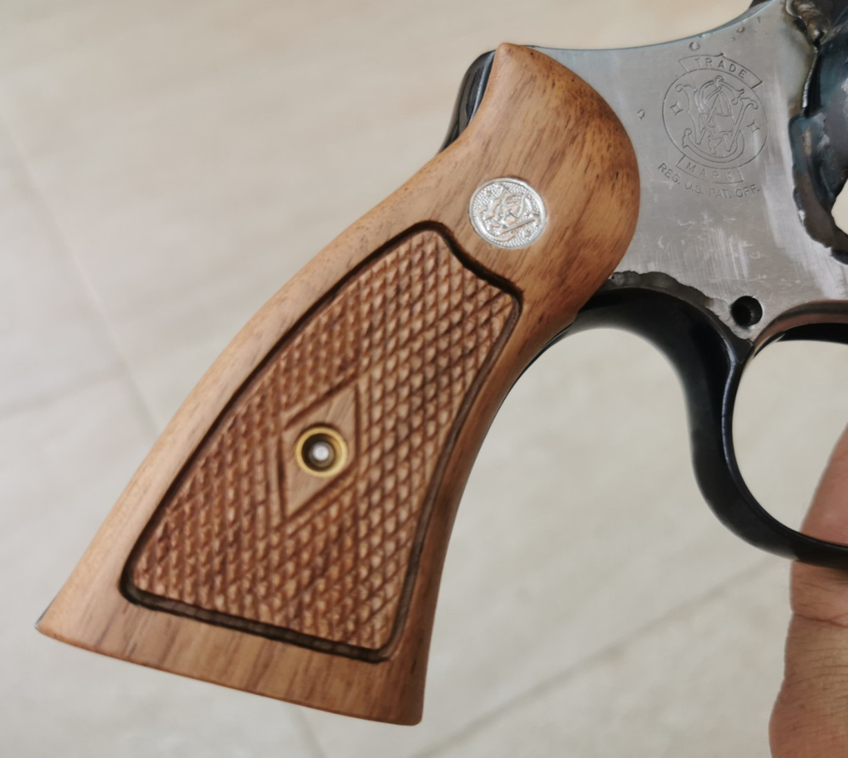CUSTOM GRIPS FOR S&W N FRAME SQUARE BUTT M27 29 629 WALNUT WOOD BRIGHT TONE # R4