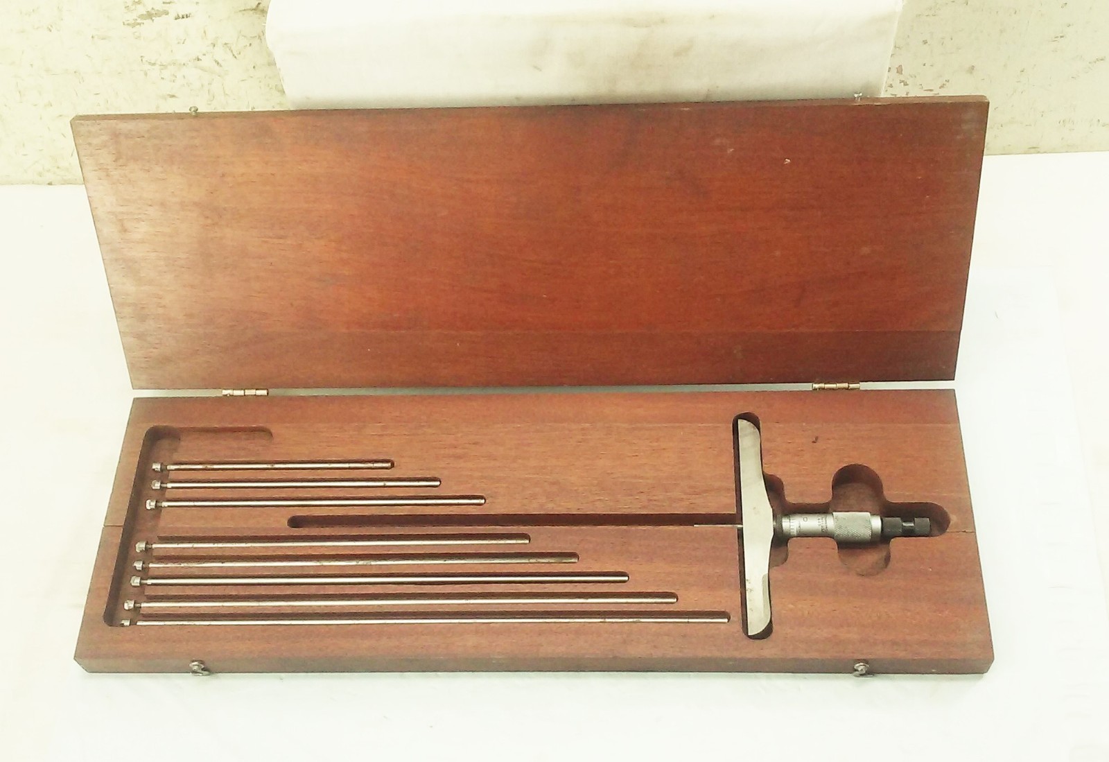 Vtg Starrett no.445 Depth micrometer gauge set in wood case machinist USA