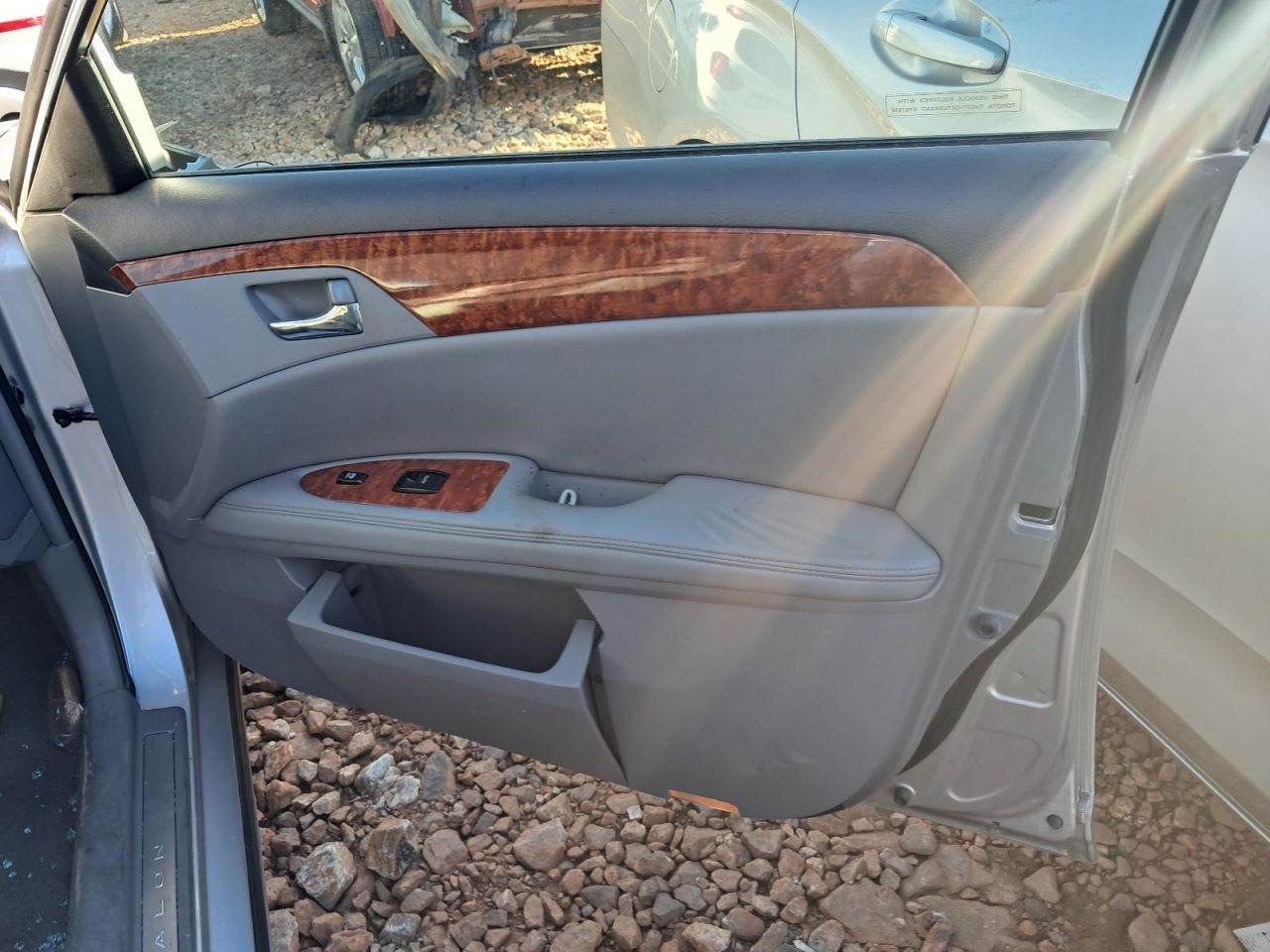 AVALON 2006 Glove Box 4896669