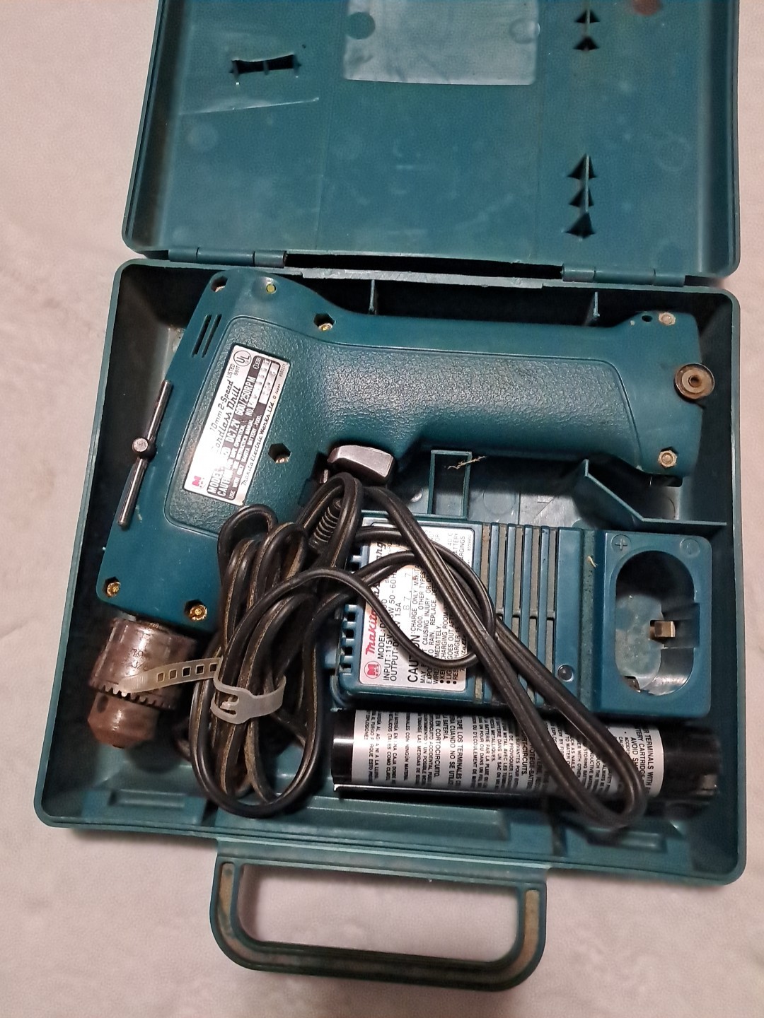 Makita 6002D 10mm Cordless Drill w/ original Metal Case, Battery and Charger