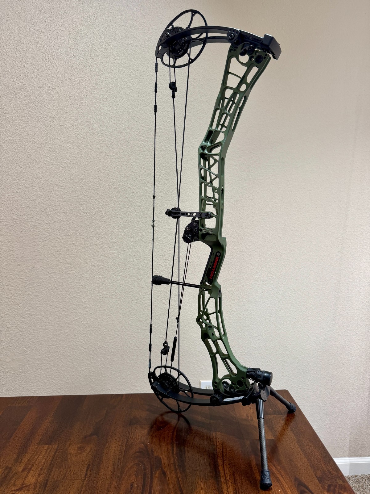 Darton TriTech 33 RH Green 50-60# Hamskea R7 GAS Strings Speed Mods Bow Stand
