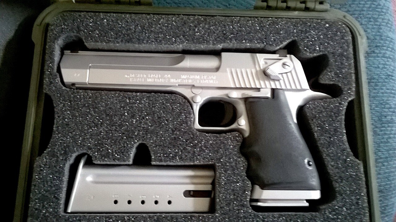 Black ArmourCase 1400 includes precut foam fits Desert Eagle 50cal +nameplate