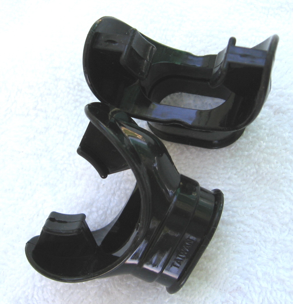 1 Mouthpiece for Diving Second Stage Black Silicone With Clamp