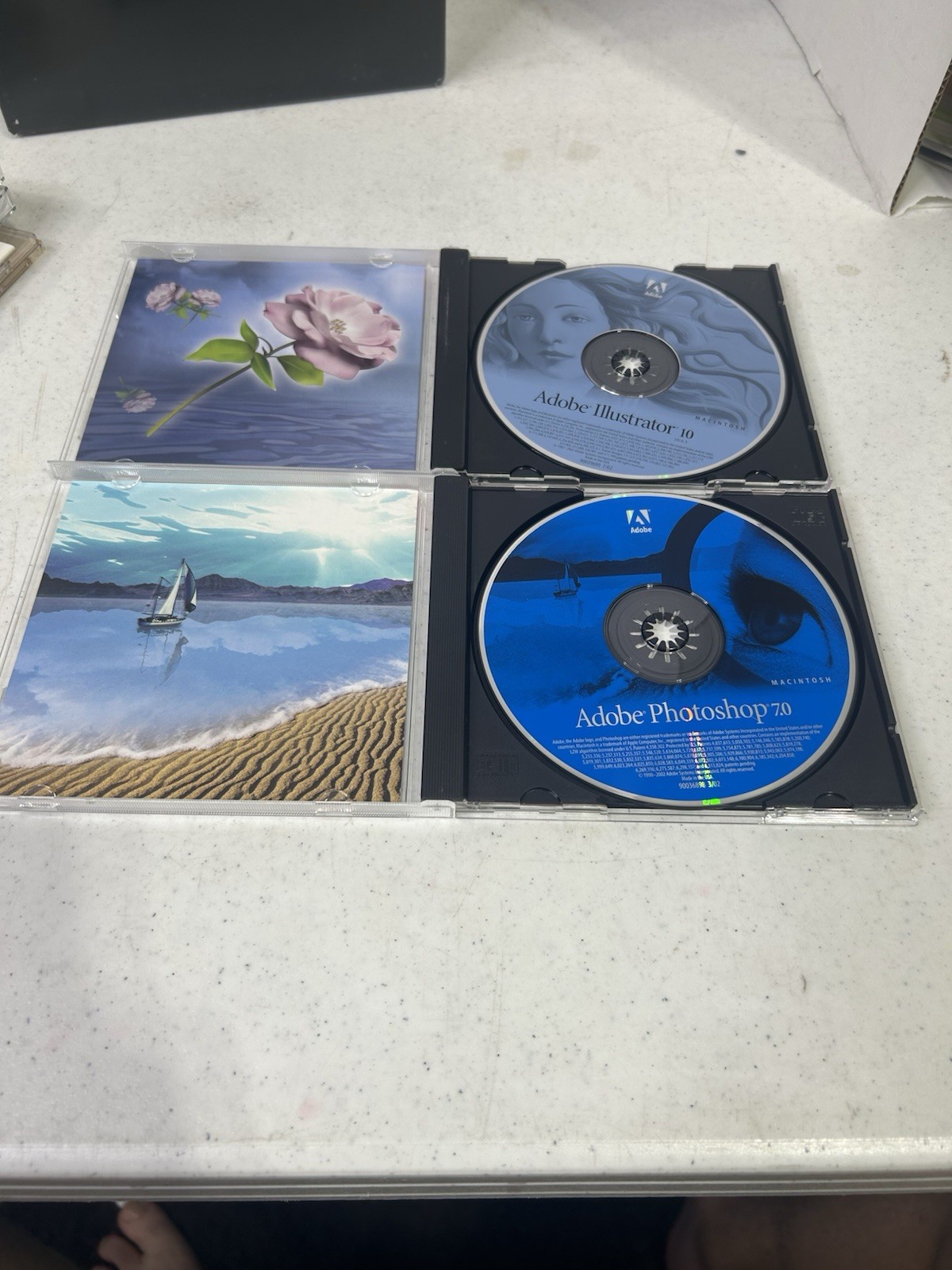 Adobe Design Collection MAC - RETAIL - Photoshop 7, InDesign 2, Illustrator 10