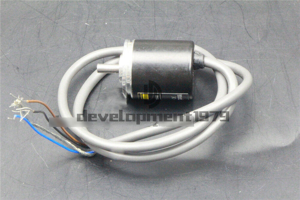 ONE New OMRON E6A2CS5C E6A2-CS5C 500P/R Rotary Encoder