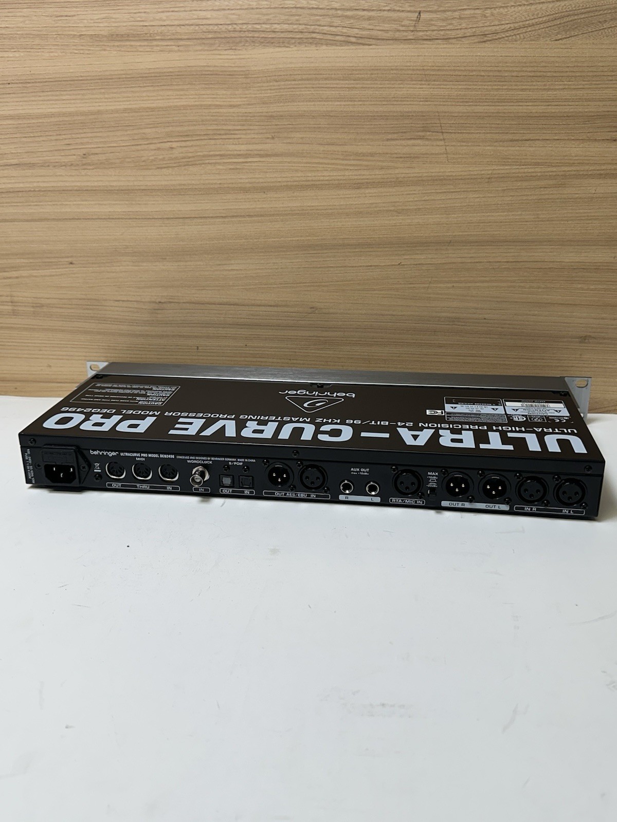 BEHRINGER ULTRA CURVE PRO DEQ2496 2-CHANNEL EQUALIZER & MASTERING PROCESSOR