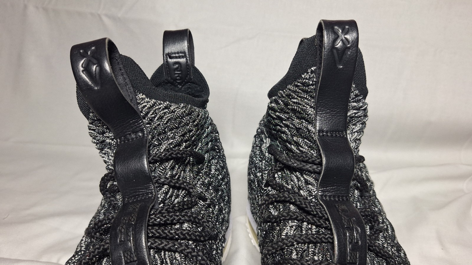 Size 10.5 - Nike LeBron 15 Ashes - 897648-002