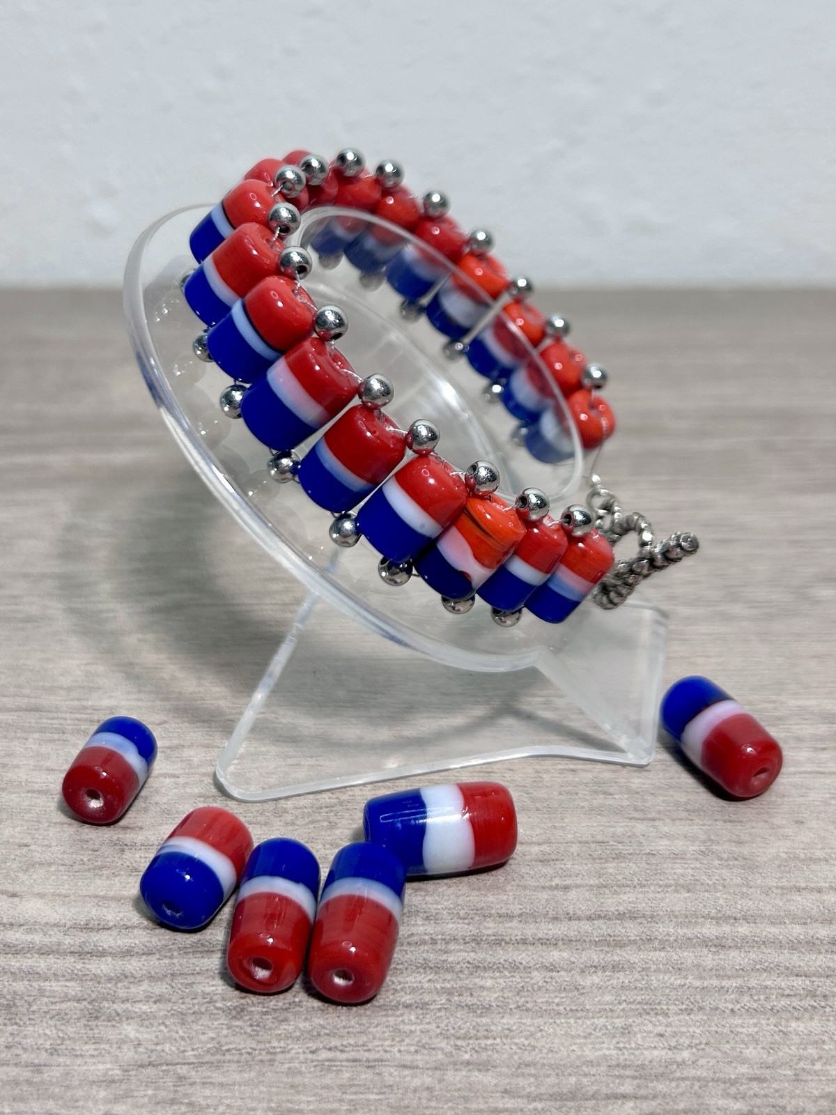 Handcrafted Tricolor Woven Bracelet with Gold Clasp - French Edition