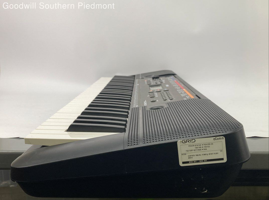 Yamaha PSR-E263 Electronic Keyboard - Tested, Read
